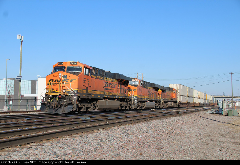 BNSF 5879 East